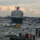 QM2 in Hamburg