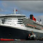 QM2 in Hamburg