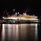 QM2 in Hamburg