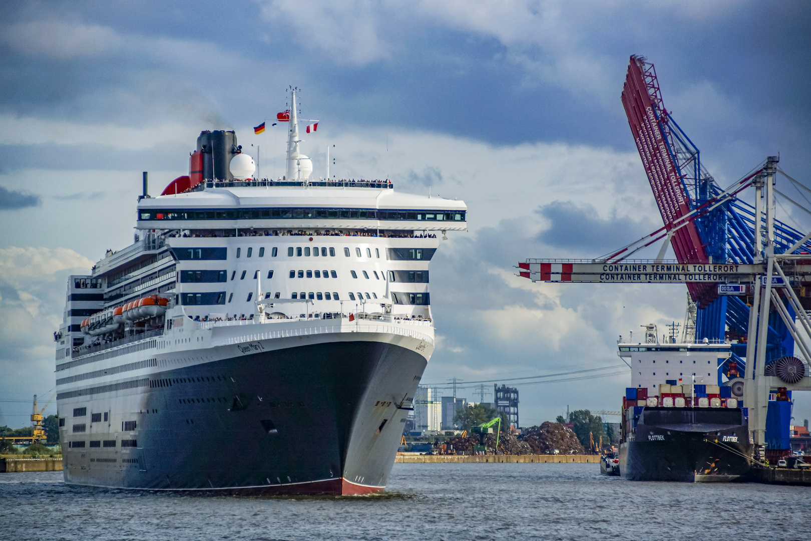 QM2 kurz nach dem Auslaufen