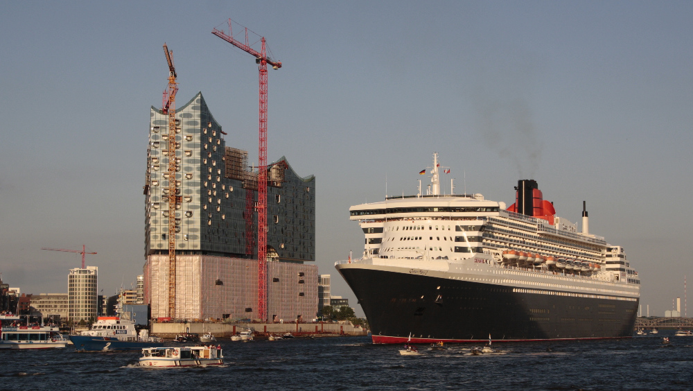 QM2 meets Elb-Philharmonie