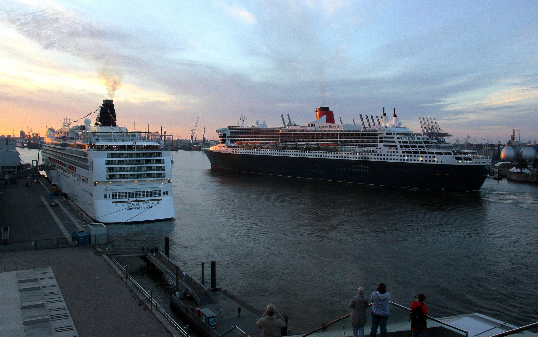 QM2 meets Norwegian Jade