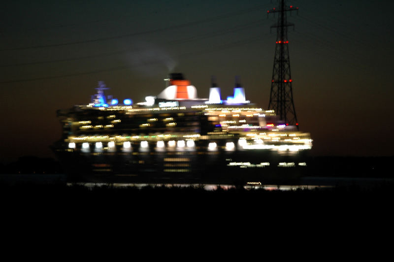 QM2 mit Fluxkompensator - Zurück in die ...