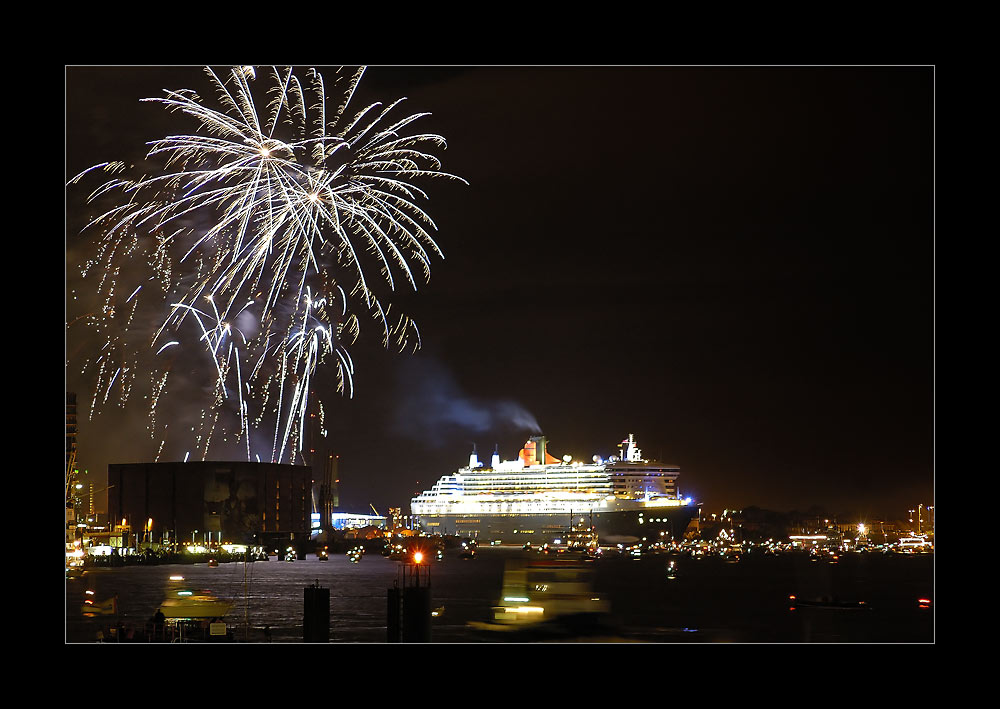 QM2 nimmt Abschied