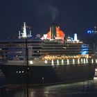 QM2 pirscht sich an