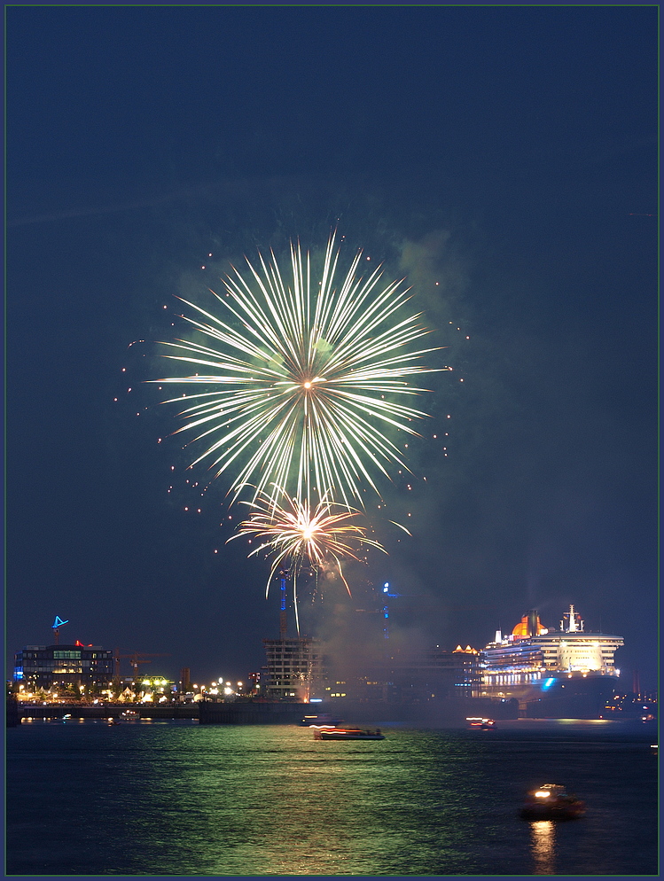 QM2, Plue Port & Fireworks II