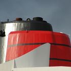 QM2 Schornstein - im Trockendock