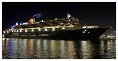 QM2 verlässt Hamburg