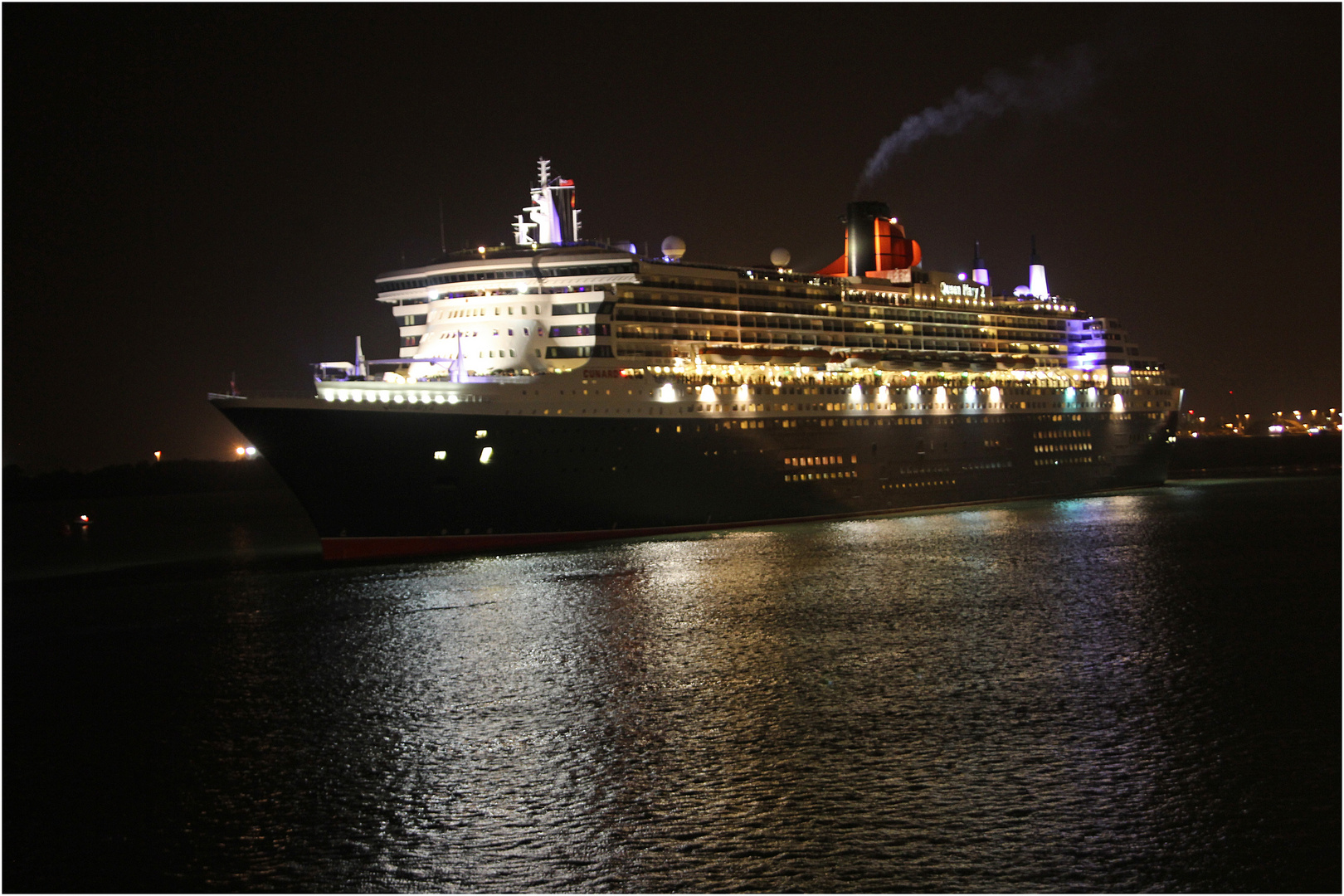 QM2 verläßt Southampton