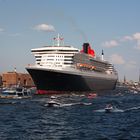 QM2 verläßt wieder Hamburg...