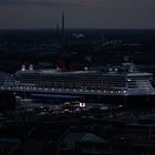 QM2 vom Michel aus gesehen