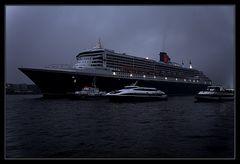 QM2 wieder in Hamburg