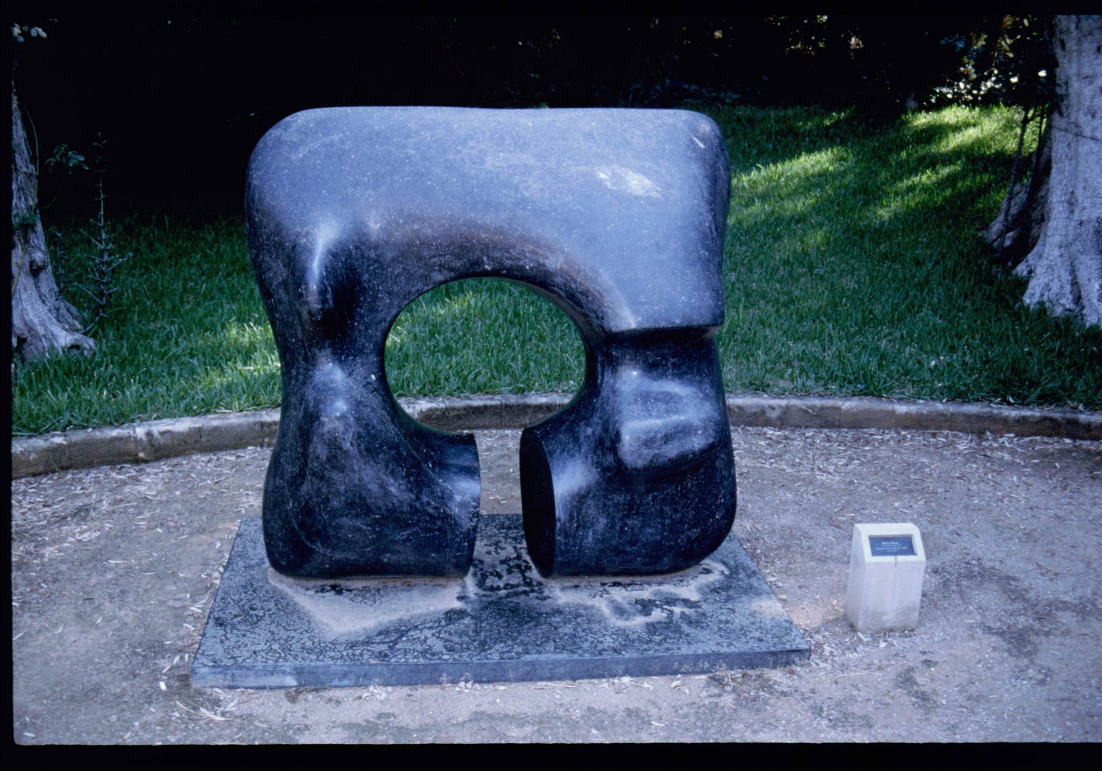 Quadratische Form mit Einschnitt (1969)