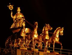 Quadriga bei Nacht