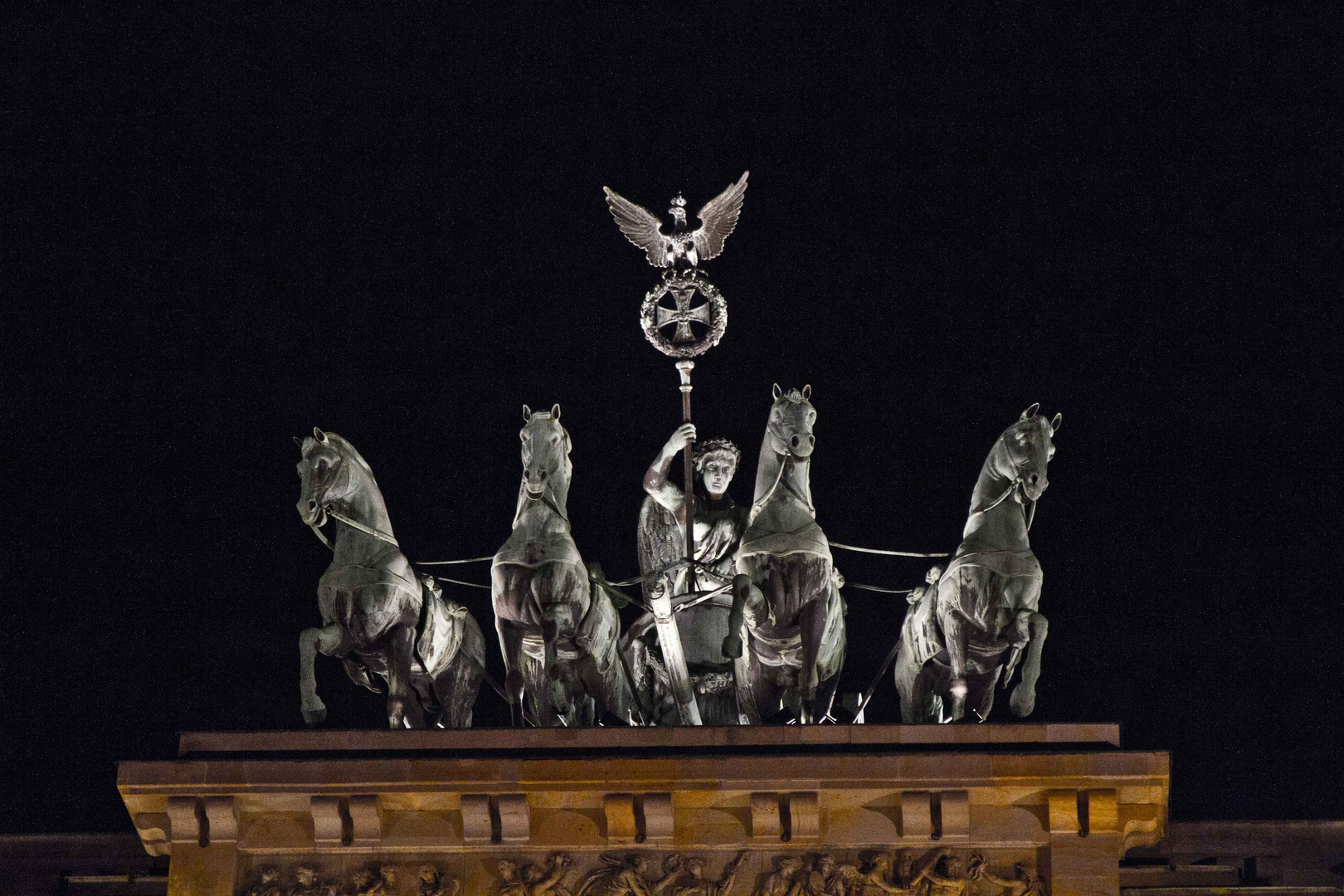 Quadriga bei Nacht