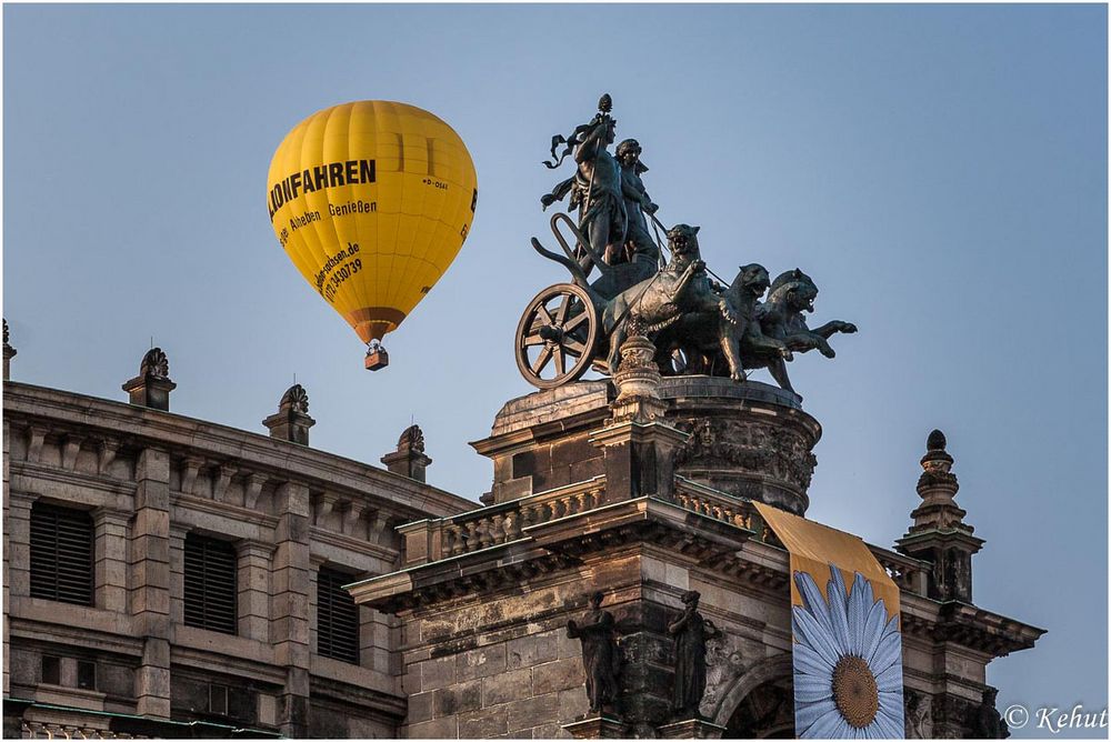 Quadriga und Ballon