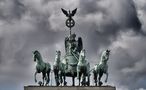 Quadriga vor dem Sturm... von Marina Kru. 