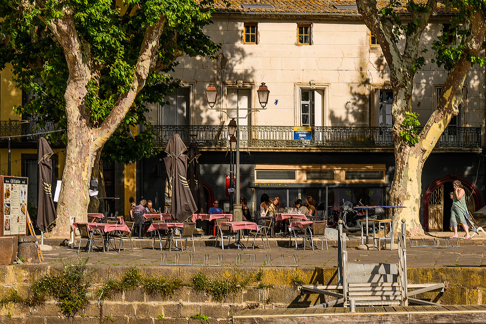 Quai Commandant Mages - Place de la Marine- Agde