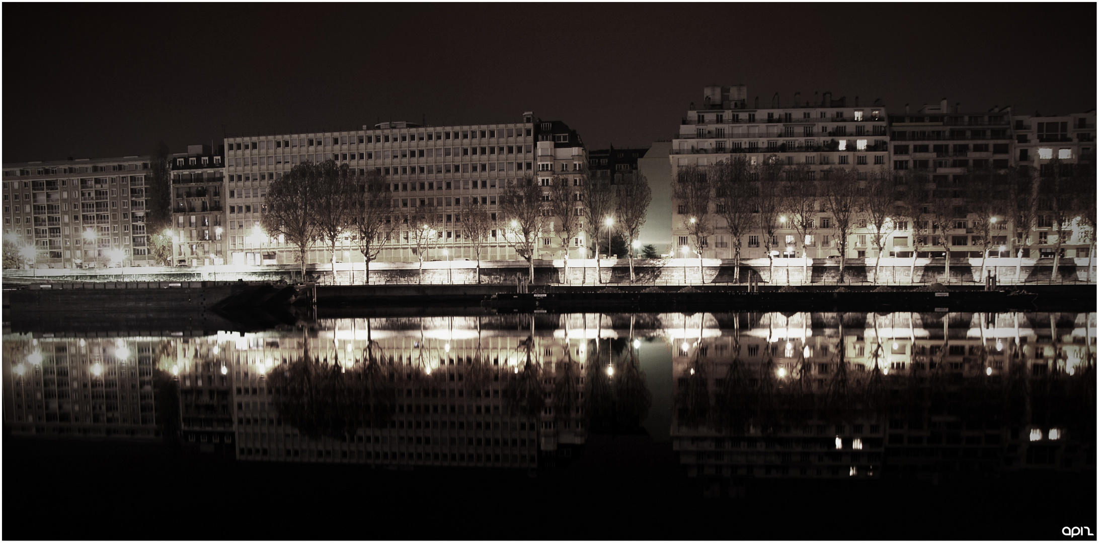 quai de seine by night