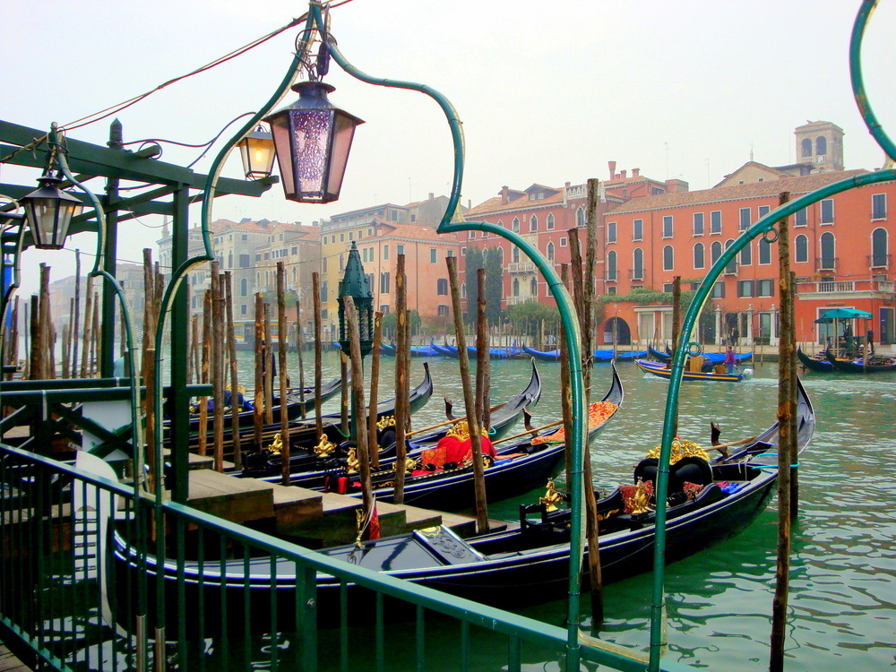 Quai du grand Canal .