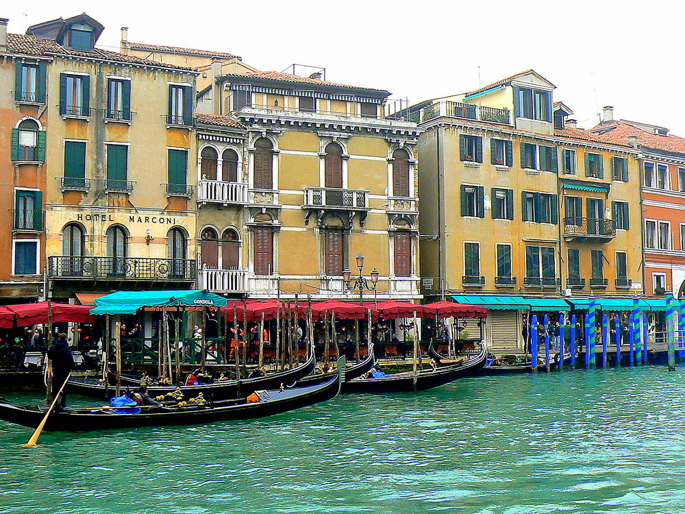 Quais du Grand Canal .à Venise .