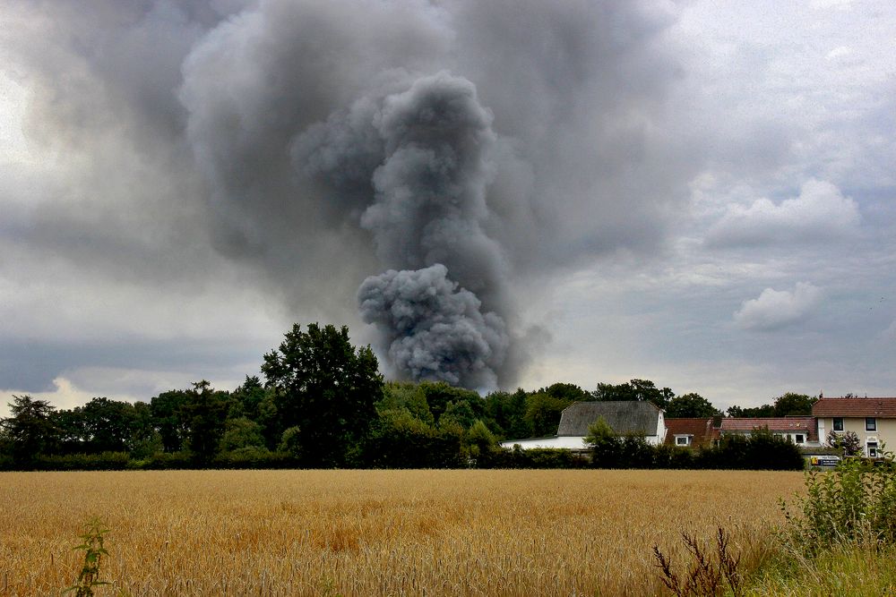 Qualm-Wolke eines Großfeuers