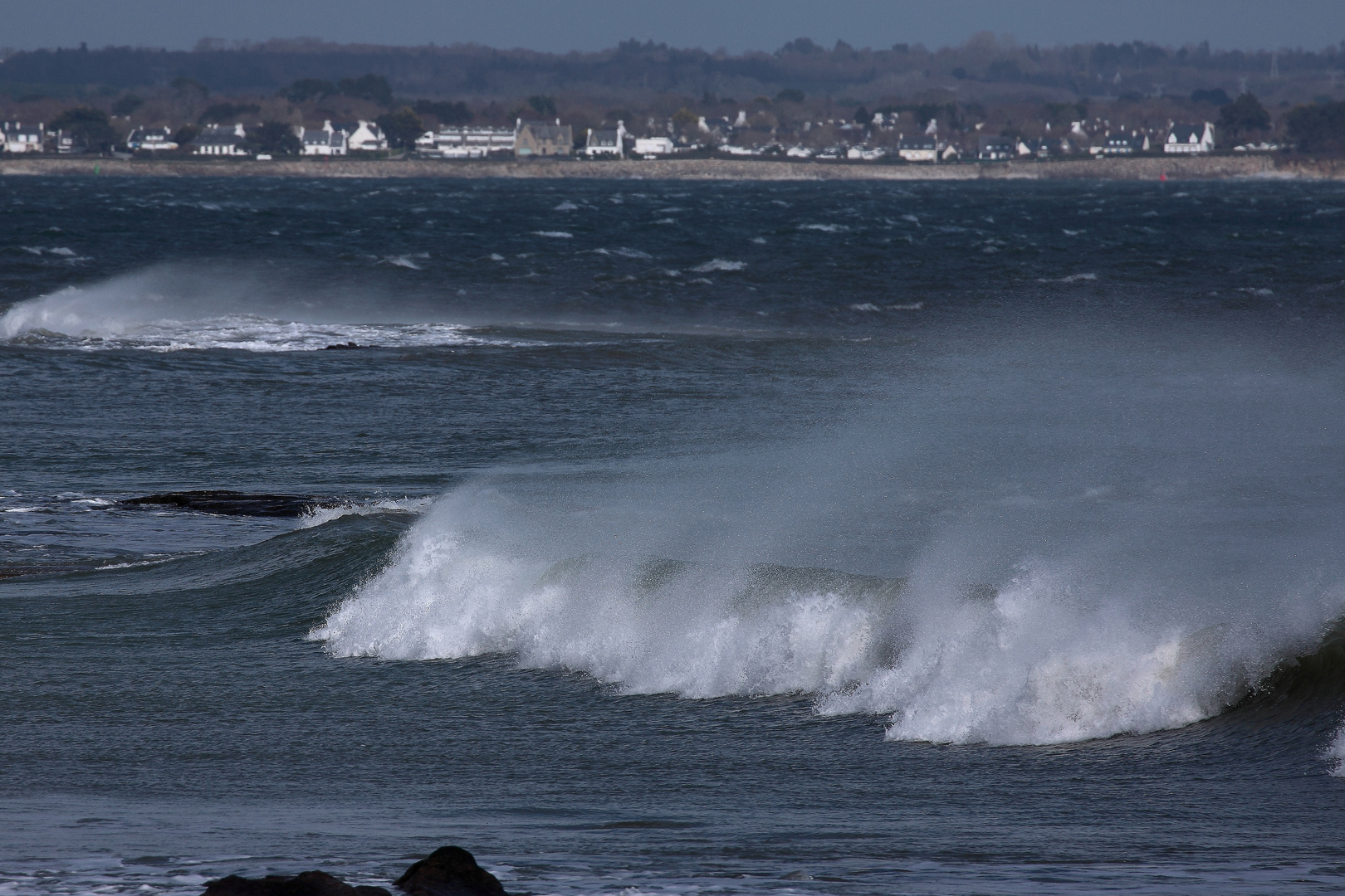 quand la mer lutte contre le vent