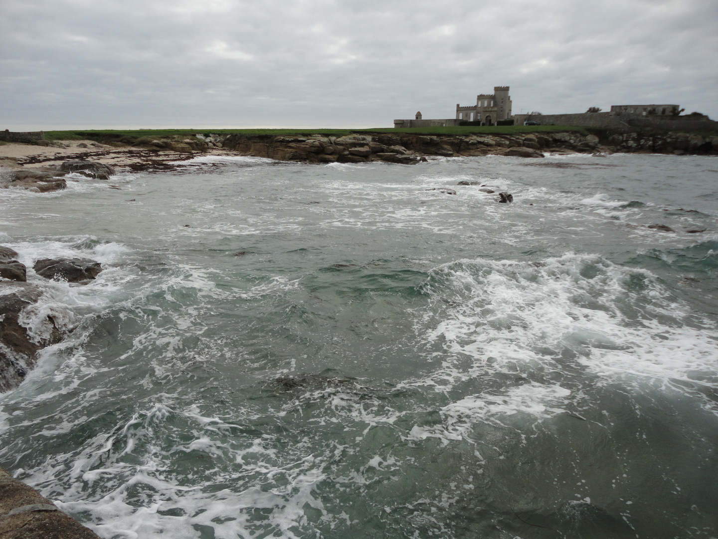 quand la mer se fâche dans le petit port de la pointe de Trévignon