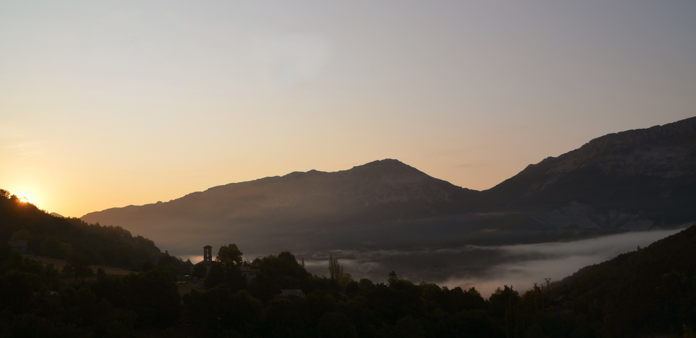 * quand le  soleil montre son nez sur la vallée *