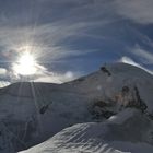 Quand montagnes et nuages ondoient dans le soleil