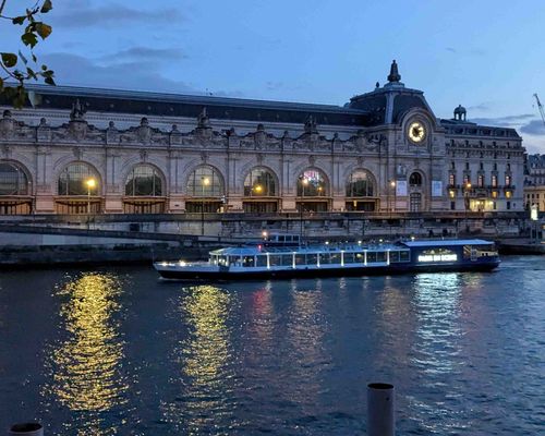 Quand Paris nous mène en bateau