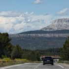 Quand Sainte Victoire barre  la route  .