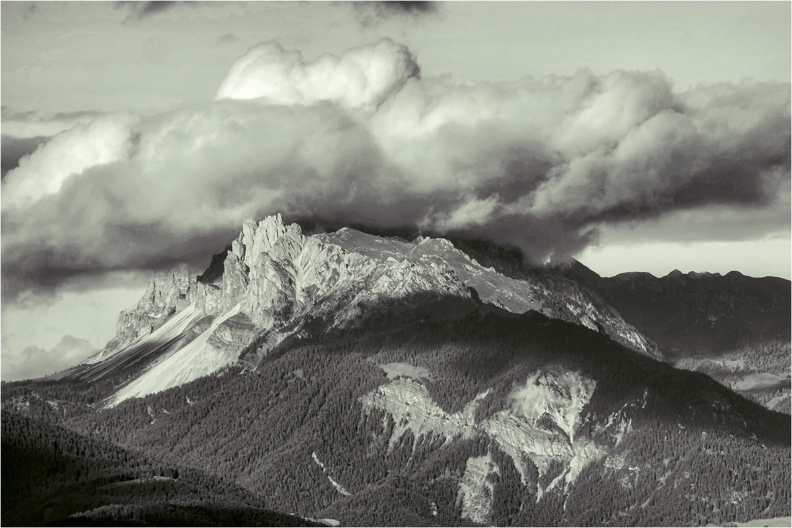 Quando la montagna mette il cappello vendi le capre e compra l'ombrello