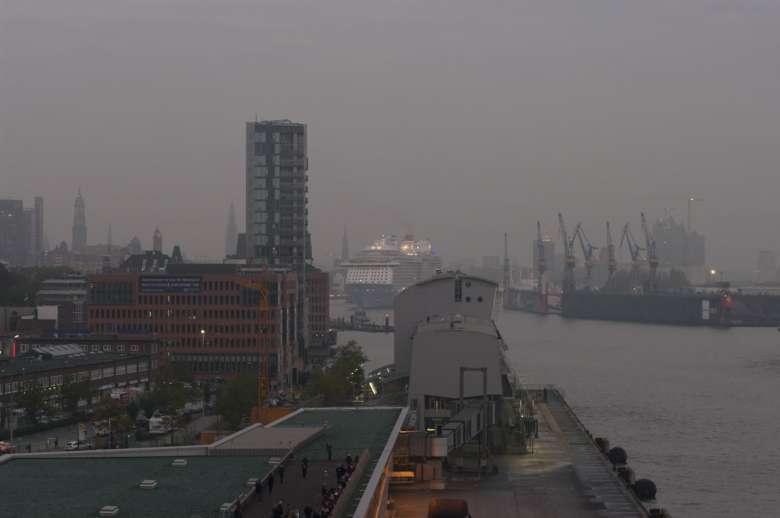 Quantum of the Seas, Auslaufen aus dem Hamburger Hafen