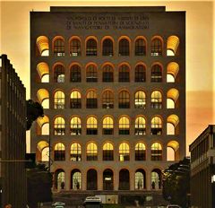 Quartiere Eur - Palazzo Civiltà del Lavoro - luci del tramonto