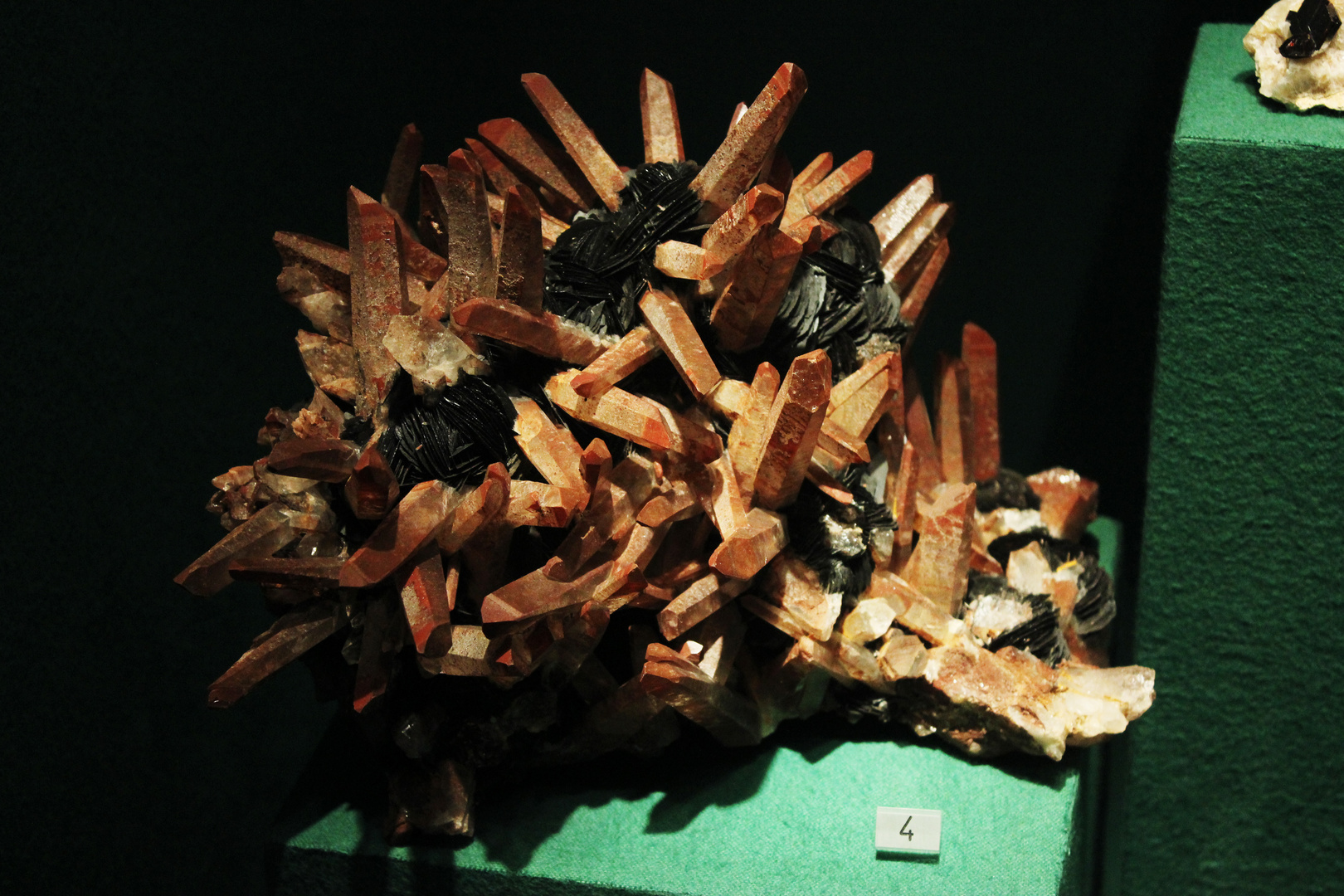 Quartz on Magnetite/Hematite @ Mineralogisches Museum Hamburg