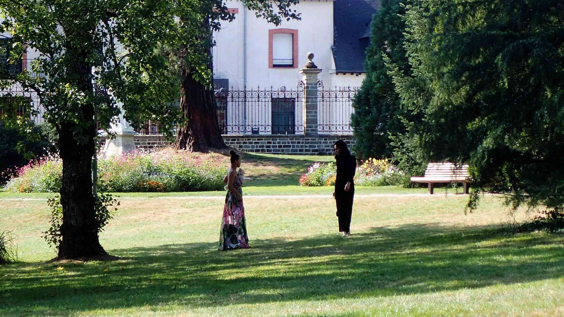 que de belles plantes au parc éparpillées!