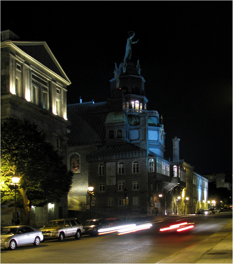 Québec by night