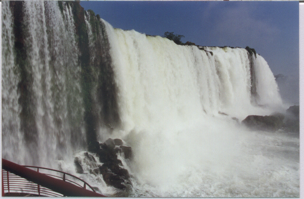 Quede fiume Iguaçu in Brasile