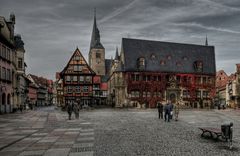 Quedlinburg - Centrum " Marktplatz mit Blick zum Rathaus "