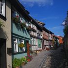 Quedlingburg-Der ganze Schlossberg ist von kleinen Fachwerkhäusern umgeben.