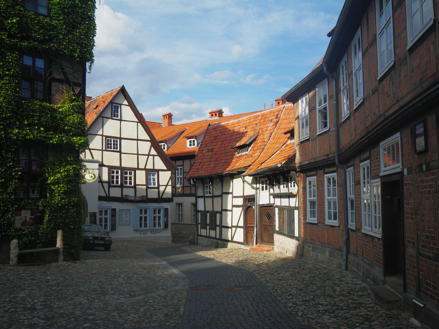 Quedlingburg,eine von vielen putzigen Fachwerkecken .....