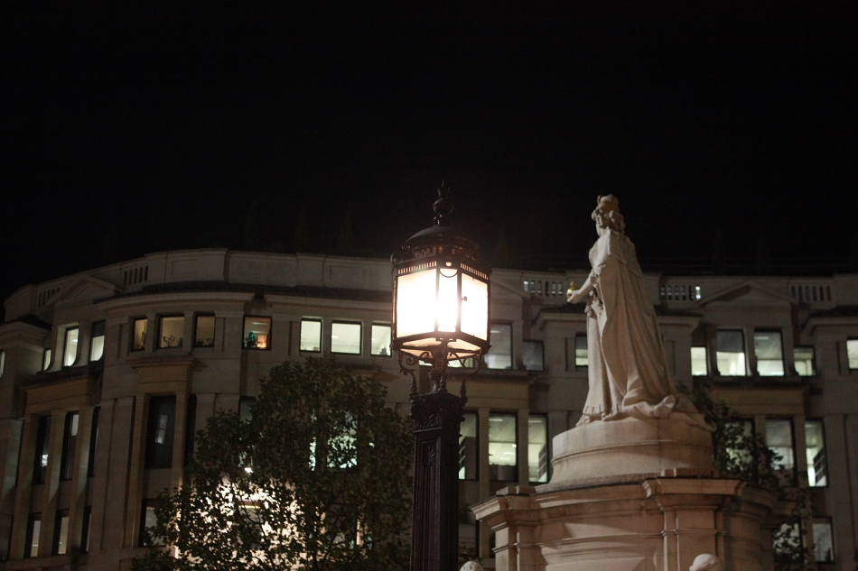 Queen-Anne-Statue