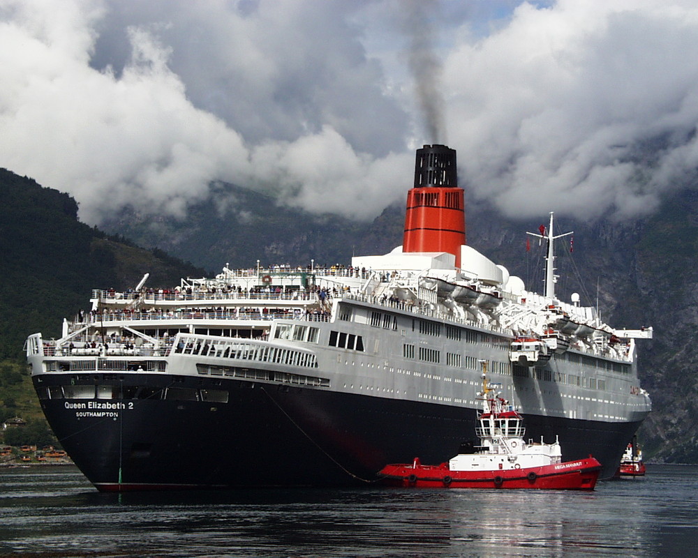 Queen Elizabeth 2 im Geiranger am 7.August 2008