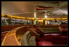 Queen Elizabeth 2 - Midships Lobby