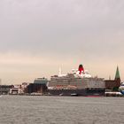 Queen Elizabeth , AIDACara und Color Fantasy in Kiel am 11.07.2015