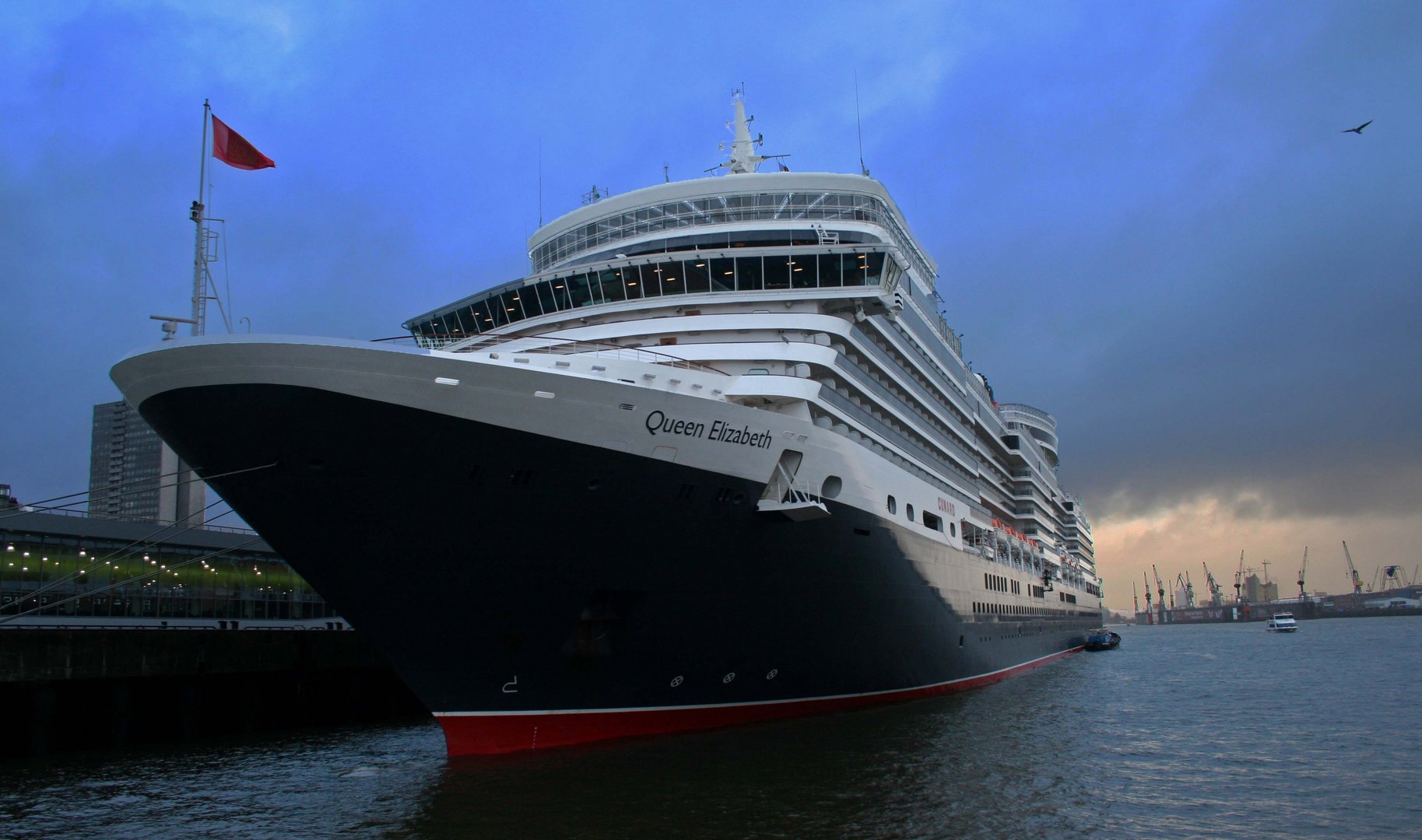 Queen Elizabeth im Hamburger Hafen