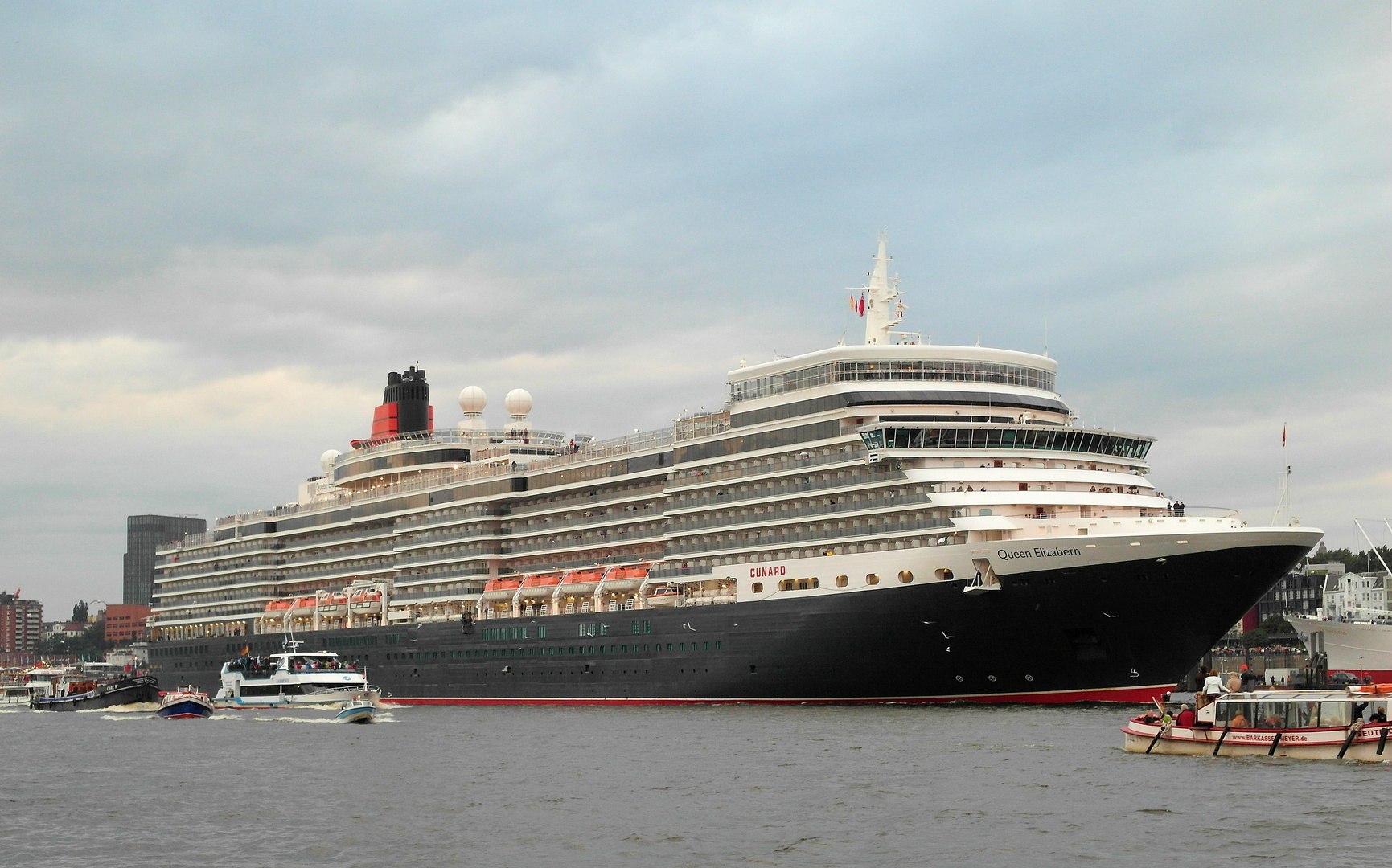 Queen Elizabeth in Hamburg am 15.07.2012