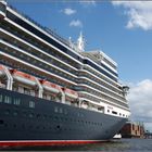 "Queen ELIZABETH" in Hamburg