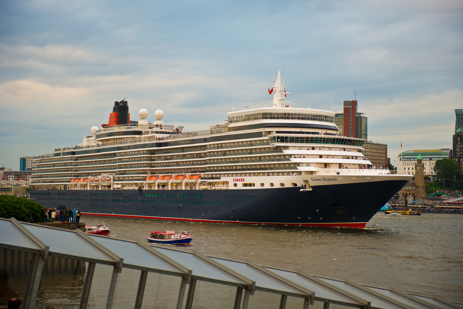 Queen Elizabeth visiting Hamburg